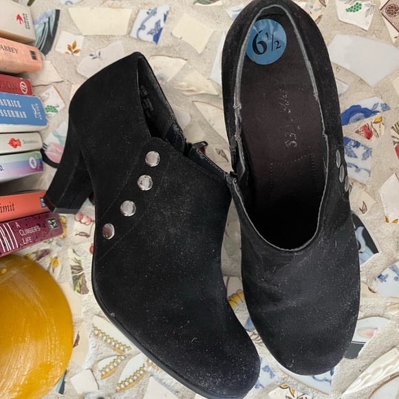 Black heeled booties💕 - Picture 3 of 4